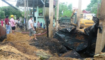 Hỏa hoạn thiêu rụi xưởng chế biến chất đốt tại Quảng Trị ảnh 1
